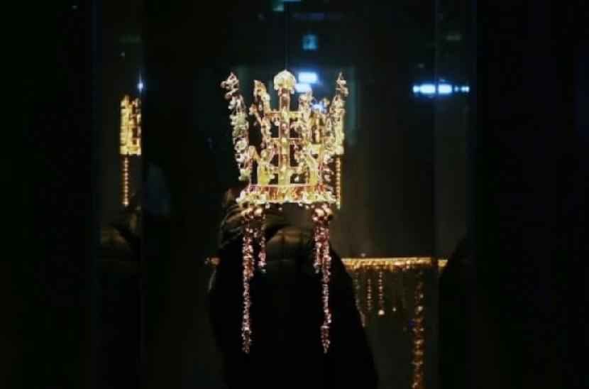 韩国总统室打算把“庆州金冠”当作特朗普访韩的礼物。
总统室准备了庆州金冠，要送给