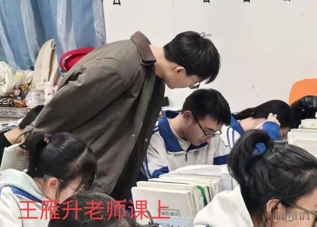 王雁升哪里是“不着调”的教学风格，分明是“调”太美了。
     23岁的00后