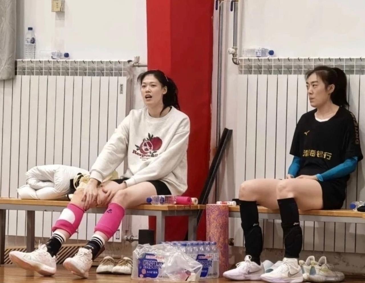 李盈莹，王媛媛领衔，天津女排最新训练画面出炉。

作为上届全运会的女排冠军，同时