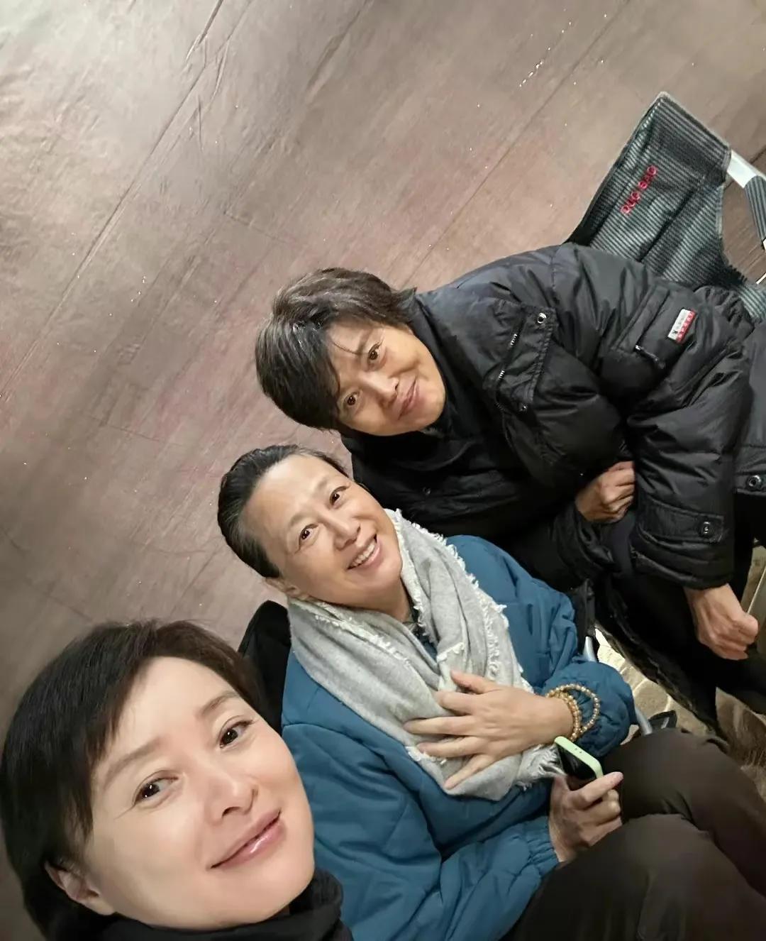 只知道她们是老戏骨，是优秀演员，拍过好多戏，演过好多剧，出道好多年。就是不知道她