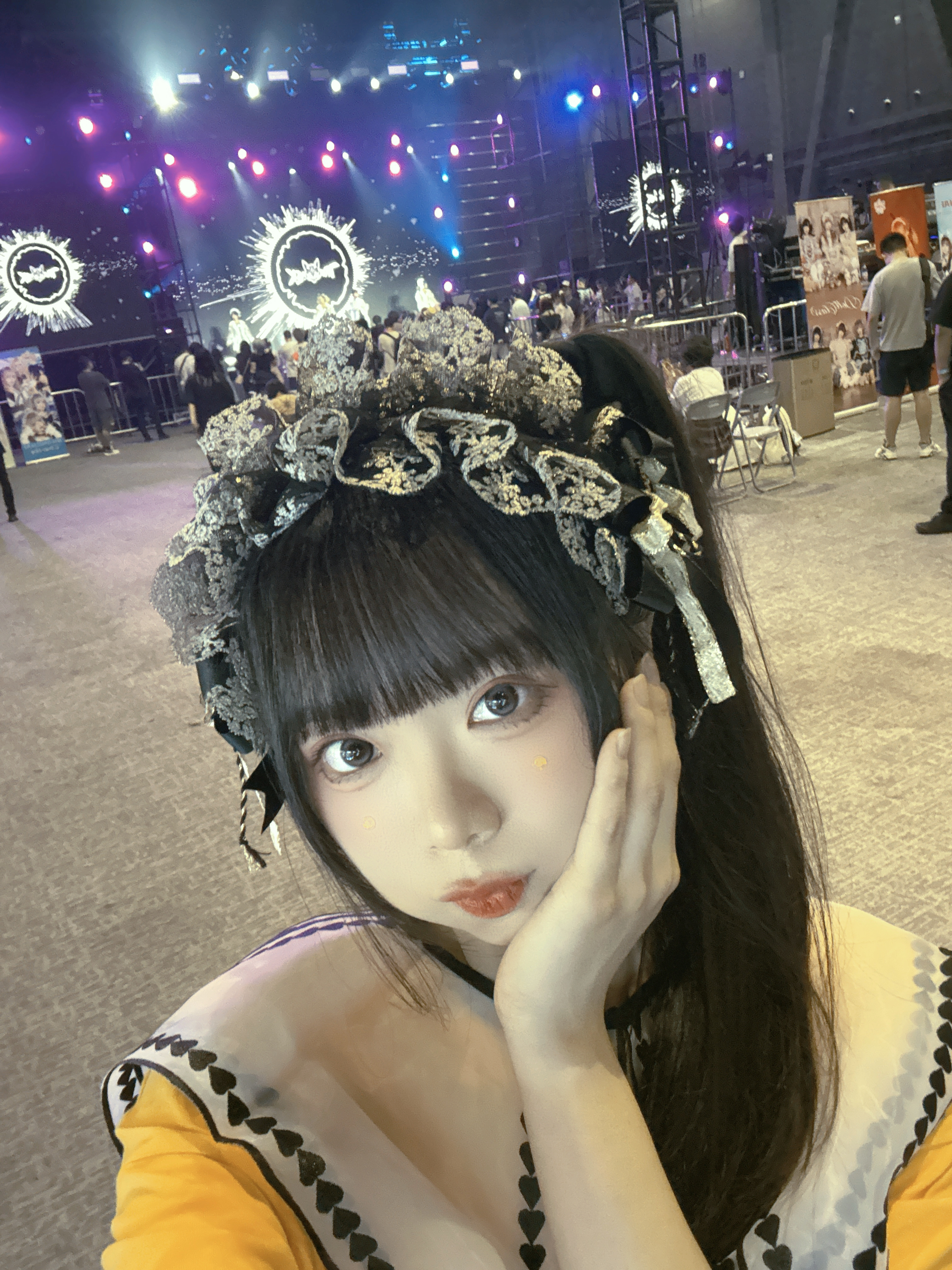 太喜欢穿T了 特别好松弛感[哈哈]太夏天了——好久没来这种舞台了！一种好熟悉的感