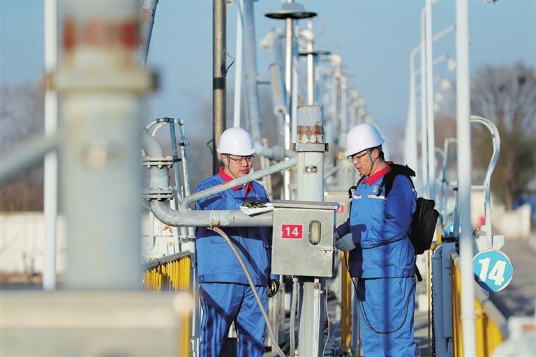 太原头条太原身边事临近春节，为保障能源供应安全，中国石化太原油库强化安全管理，筑