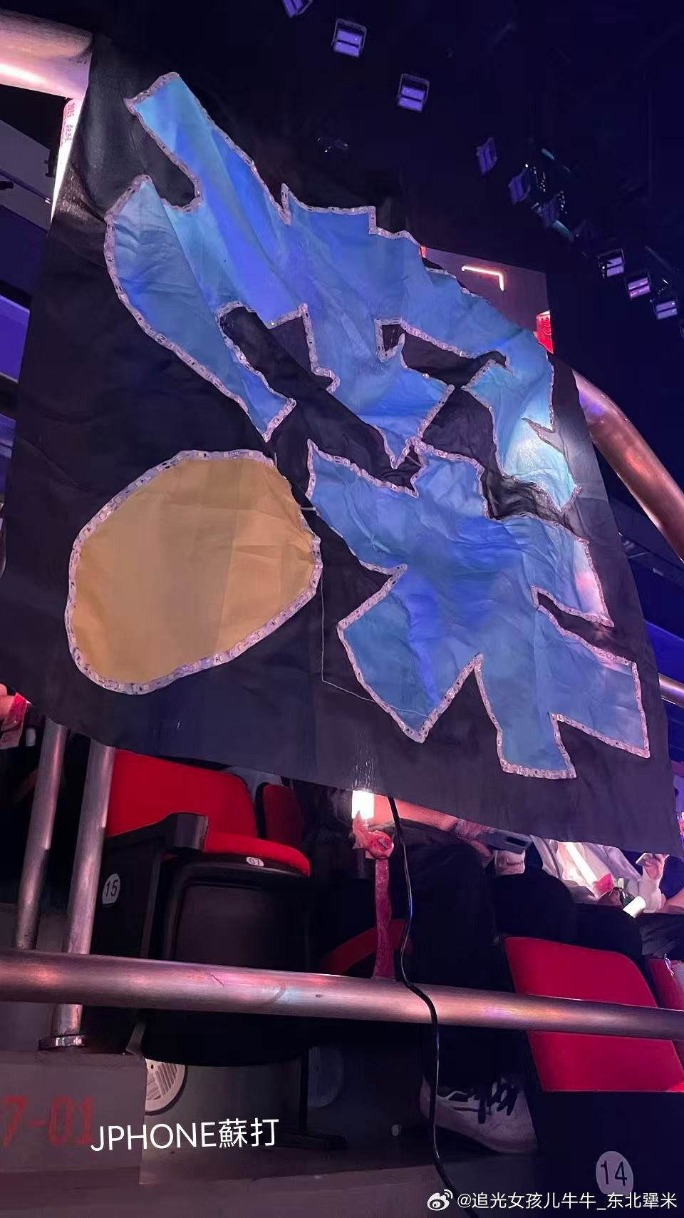 周深推荐不会接话的看周深采访 前方战报灯牌已就位