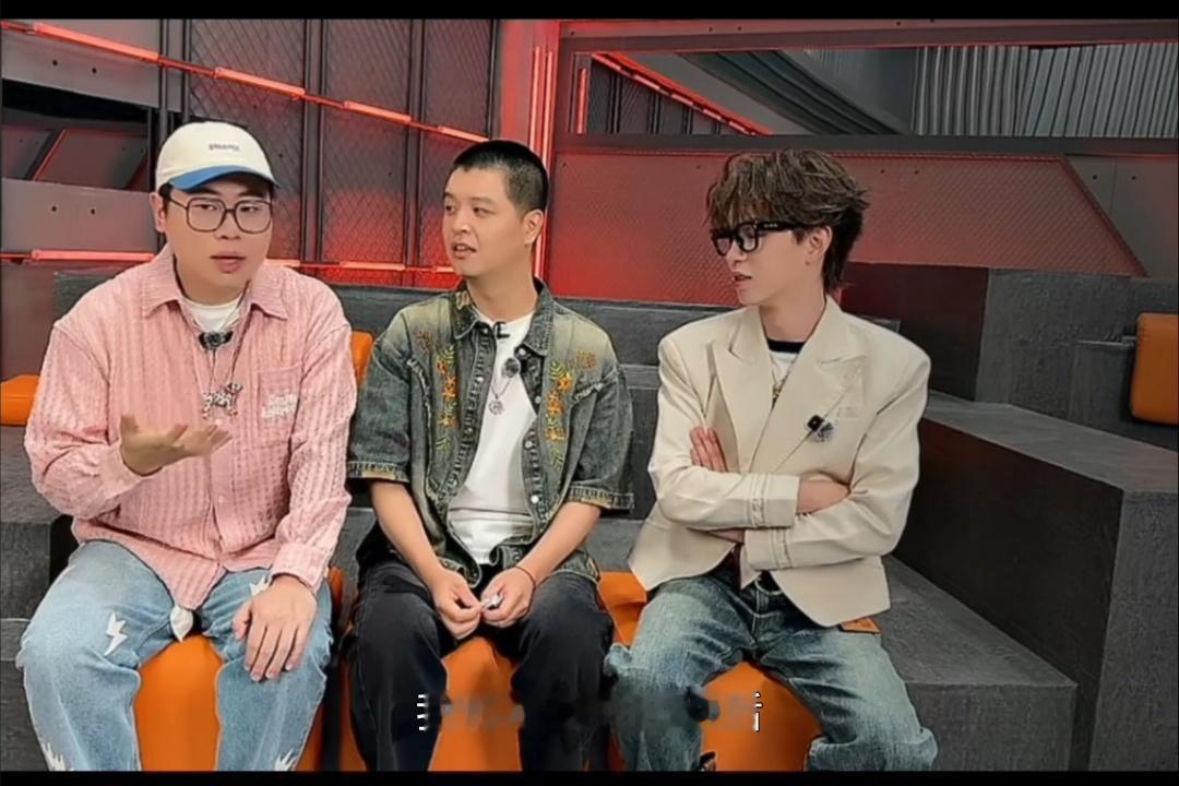 吕严一天胖六斤天才厨人 吕严直播说参加《天才厨人》碳水过量，一天胖了六斤，但语气