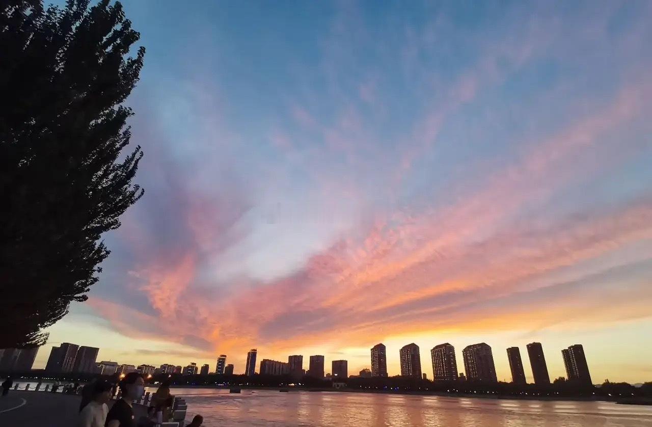 a股大家都说，五月线死叉十月线，行情结束了？实际并没有！七月底就知道了，五月并不