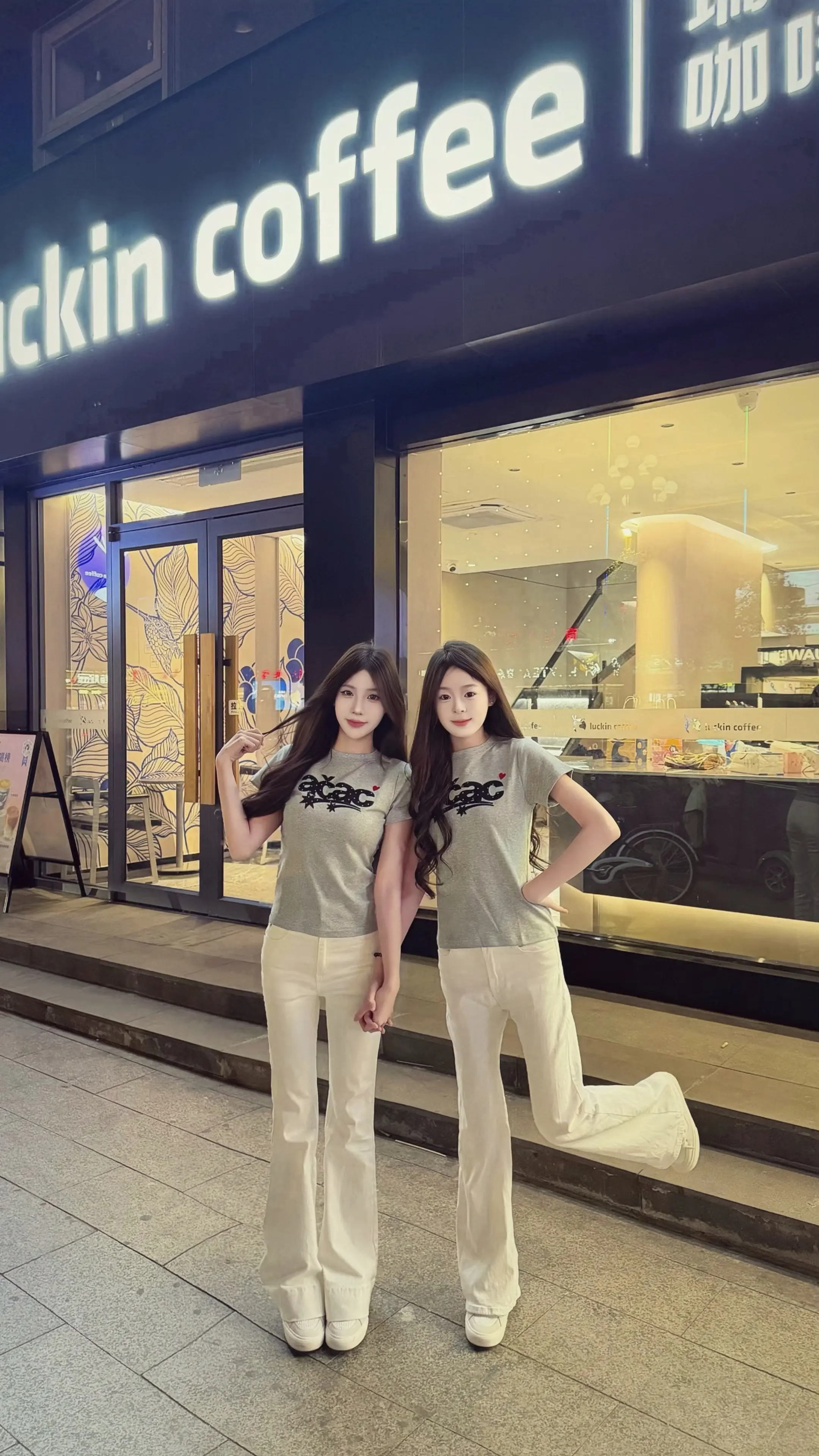 无论多久没联系 无论多远的距离 我们还是我们 互相挂念的友谊绝不会散