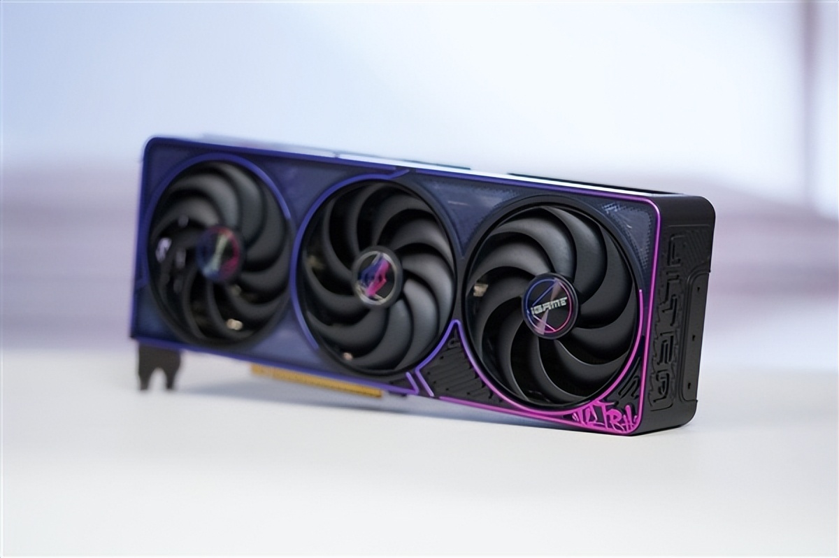 嘻哈涂鴉太吸睛！七彩虹RTX 5070 Ultra OC 12GB圖賞
