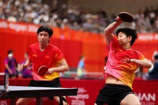 王楚钦/孙颖莎3-0晋级亚运会乒乓球混双16强
亚运会乒乓球混双比赛，王楚钦/孙