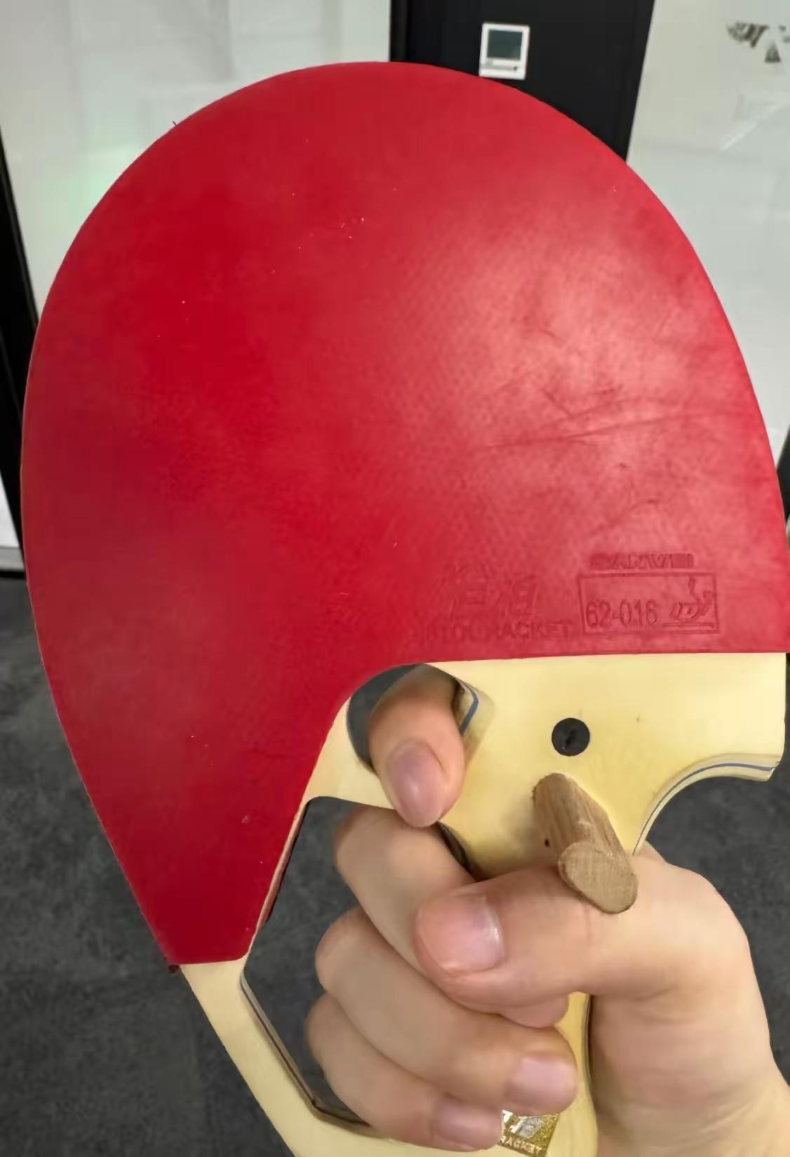 好家伙，这是什么乒乓球拍啊[捂脸]