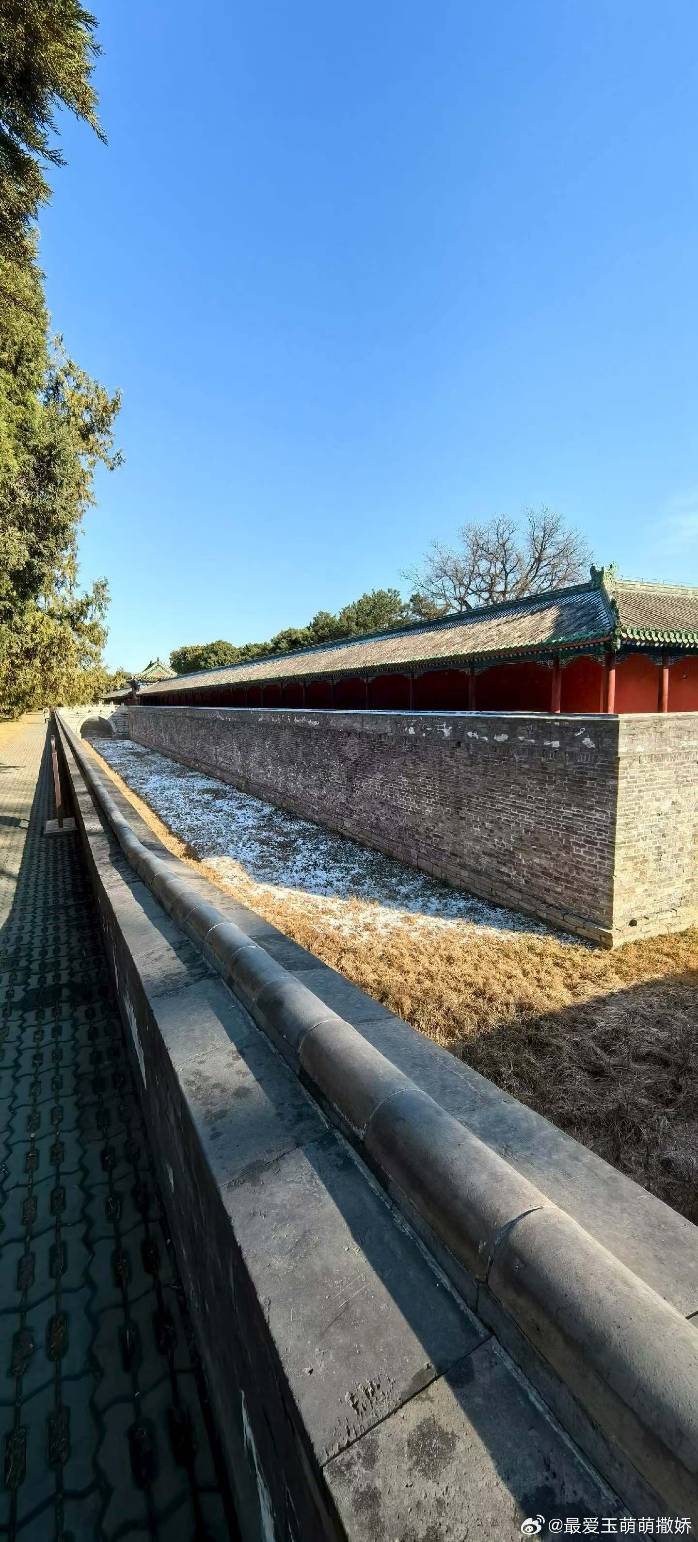 生活手记情感从来都只该留给值得的人，一腔孤勇若没有回应，再炽热也会慢慢冷却。付出