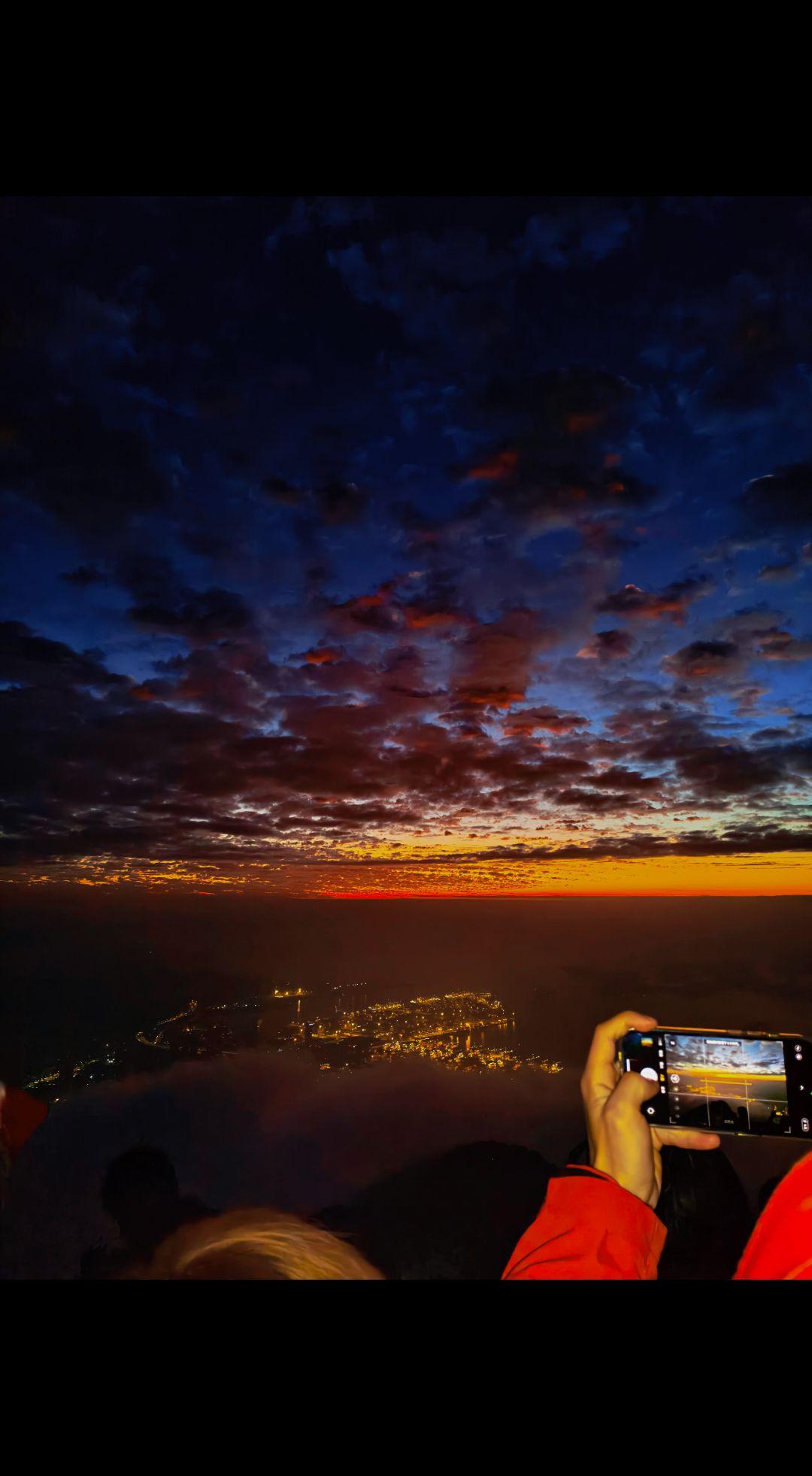 生活累、 一小半源于生存； 一大半源于攀比。