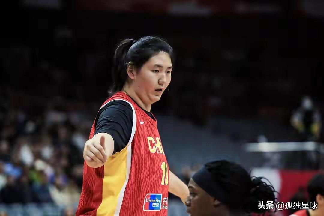 关于女篮张子宇：苏群这句话“很客气了”

苏群说：张子宇还很年轻，没有经验，移动