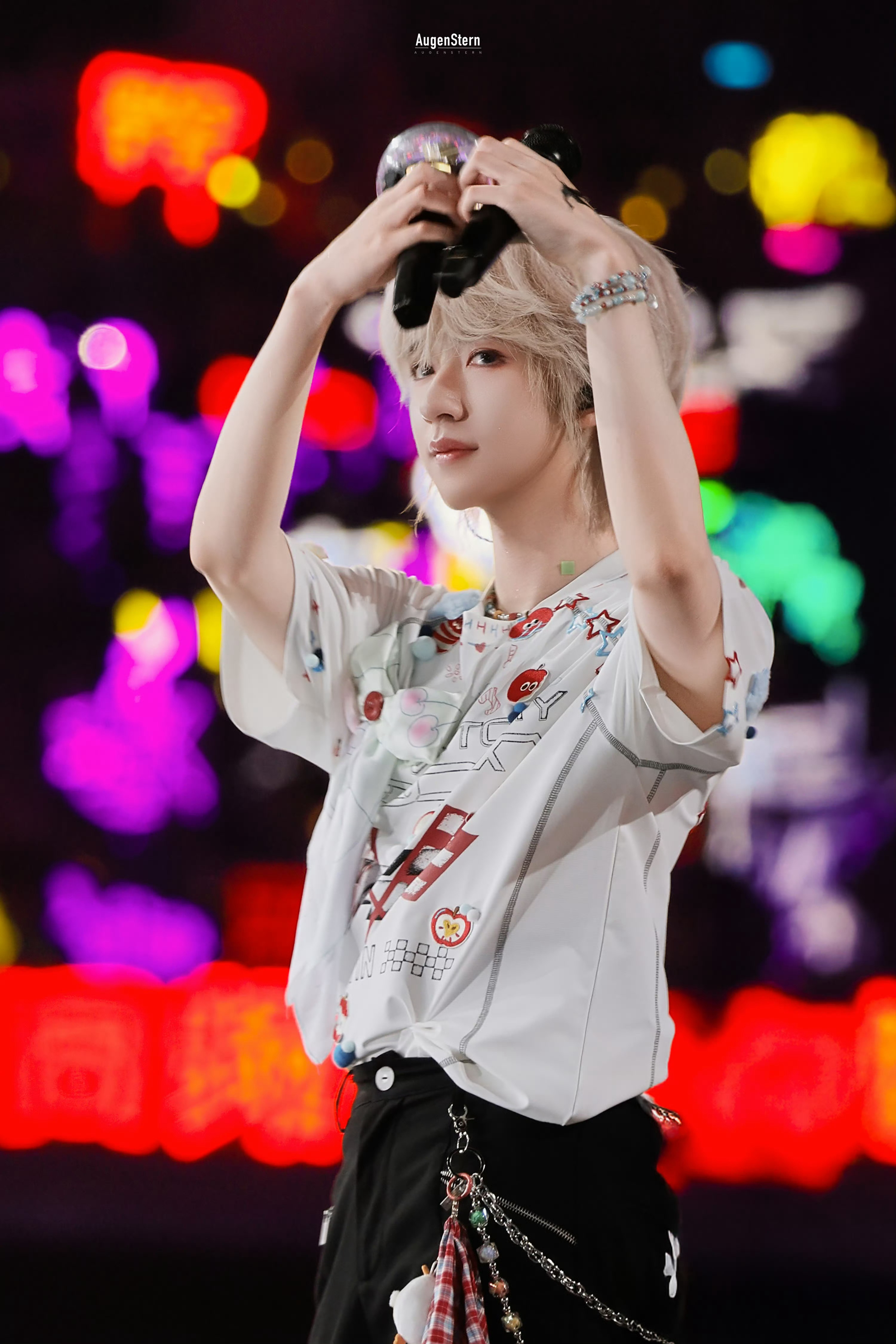 贺峻霖贺峻霖五十公里桃花坞6💚贺峻霖百度网盘代言人“希望每个人，都拥有把热爱放