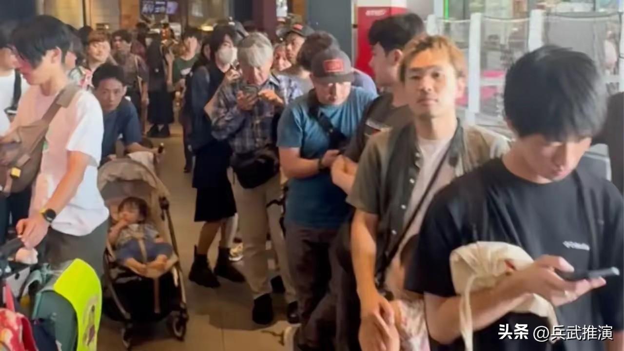 大逆转！日本市民呀排长龙购买中国相机等便携式设备，要看到我们的突破的原因。

7