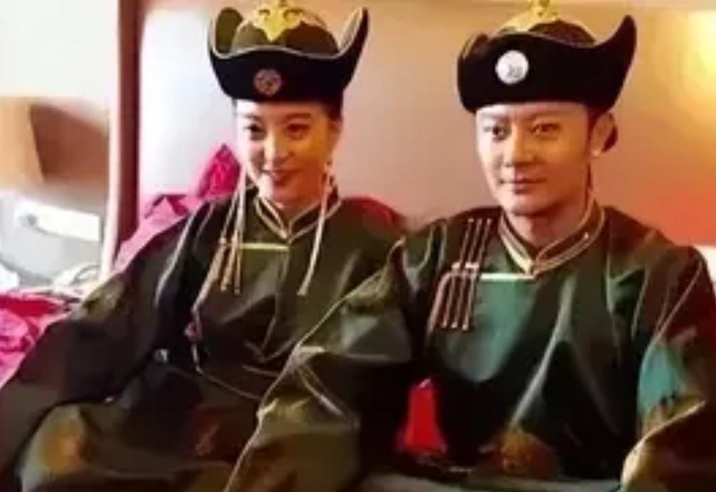 2015年，印小天斥资400万元迎娶老婆哈琳娜。可让他万万没想到的是，孩子出生后