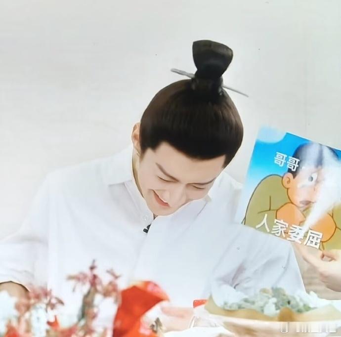 刘学义 哥哥人家委屈 刘学义在离婚宴模仿表情包简直是大型圈粉现场，撒娇时又憨又甜