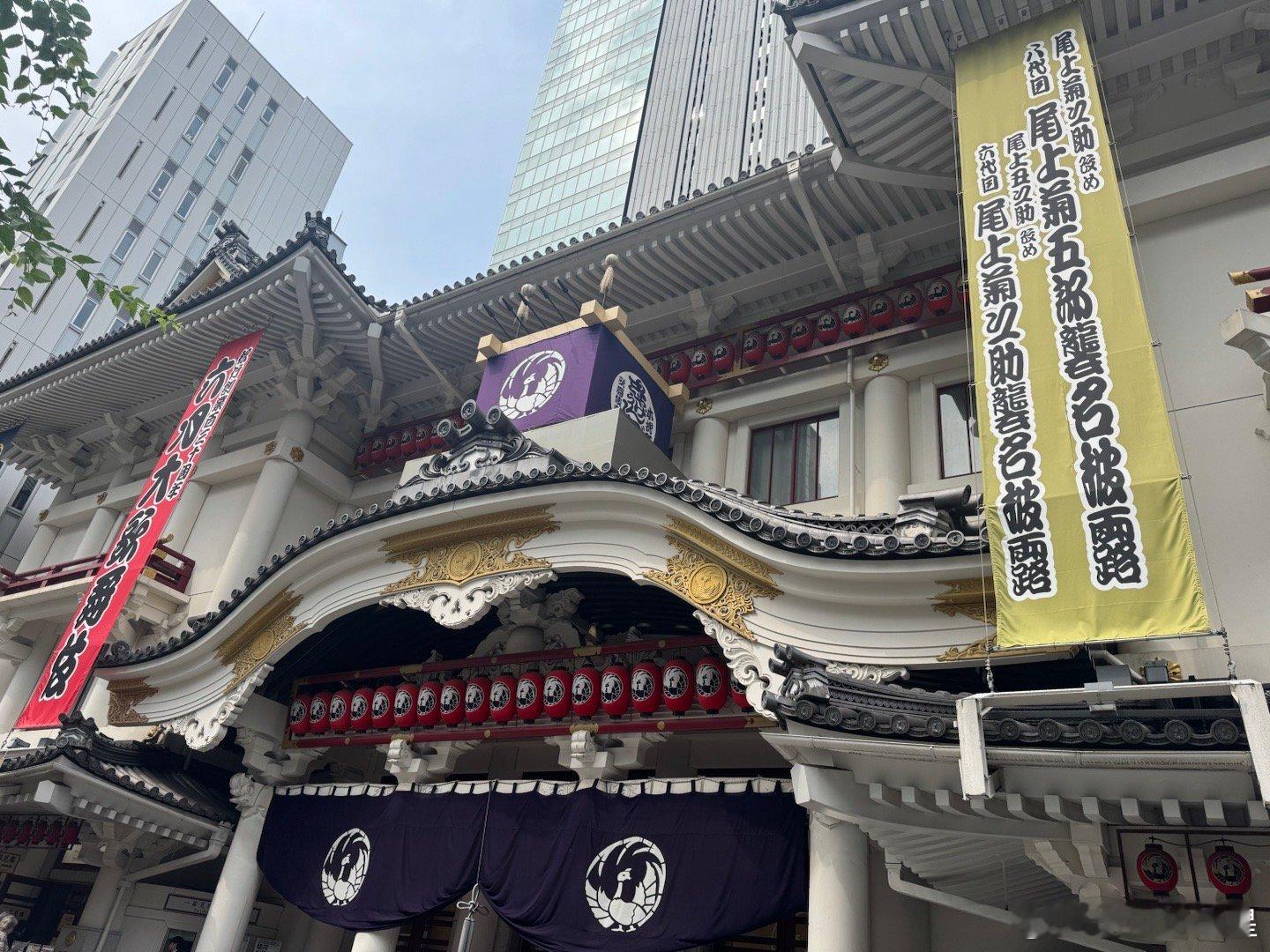 东京六月大歌舞伎，八代目尾上菊五郎袭名庆典。东银座歌舞伎座剧院。这是全天八场的歌