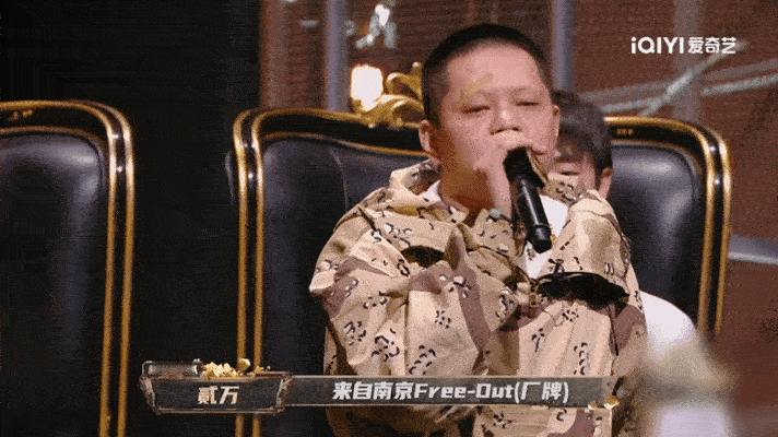 #贰万淘汰时哭的像个孩子##贰万淘汰了# 那个一向冷面的贰万，淘汰时却哭得像个孩