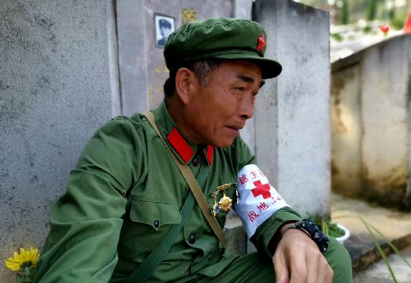 药箱与铁轨：战地卫生员安振江的半生坚守
 
安振江1964年5月，云南红河州河口