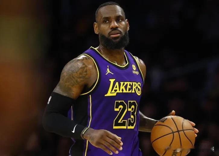 历史上只有7位37岁以上的球员曾在一场比赛中得到过24分以上和12次助攻以上：
