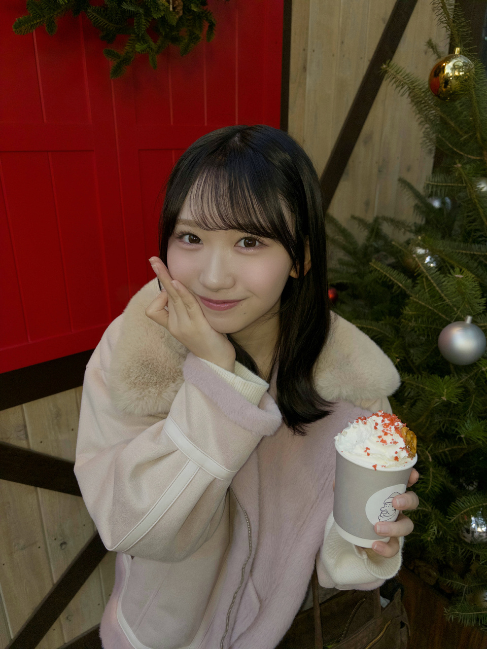 藤嶌果歩「11月の頭の頃に今年初のクリスマスツリーを見かけてから、ツリーを見つけ