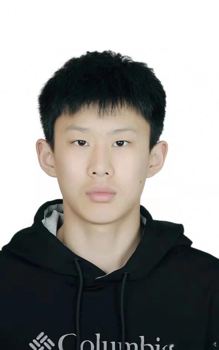 CBA 直播吧的一篇报道，男篮U18核心李沂泽疑似改名、更改年龄，超龄打比赛。中