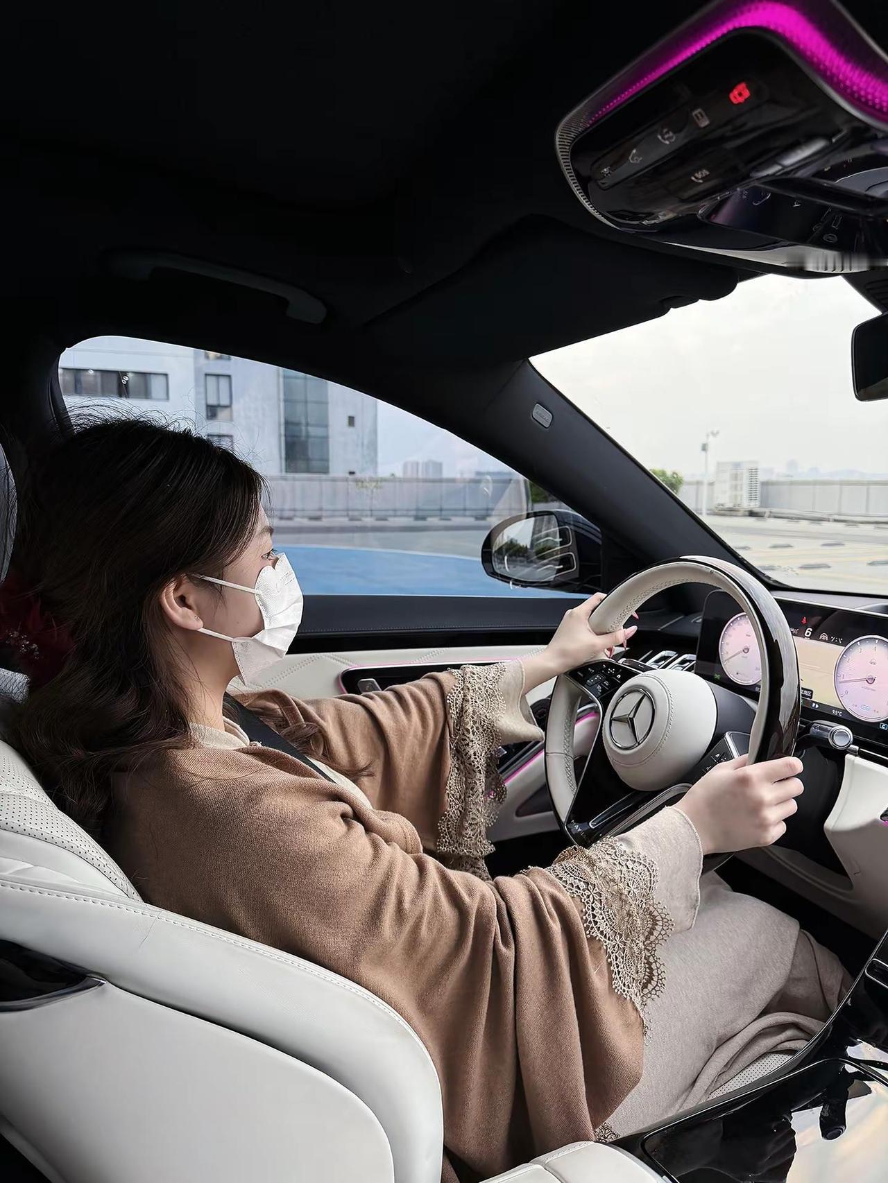 后来你不再风华正茂 我也不再心比天高奔驰