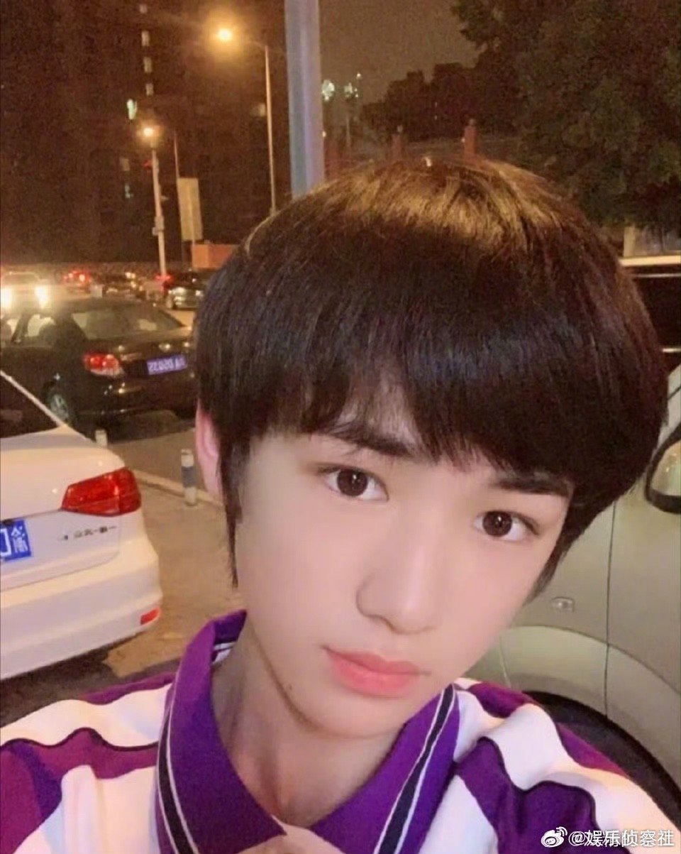 是从小可爱到大😍的宋亚轩哥哥没错啦！[心] ​​​