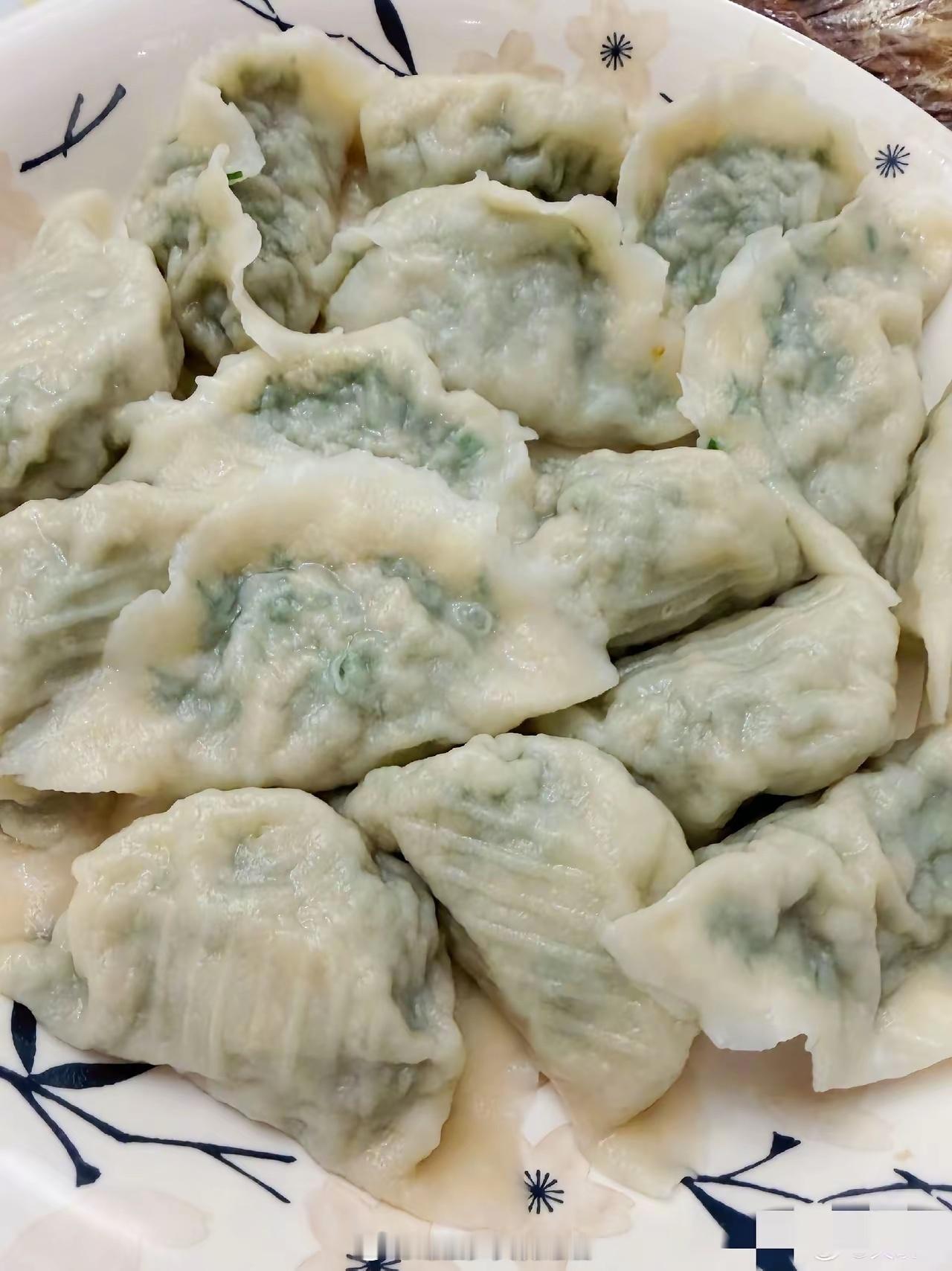 看到关晓彤晒出的年夜饭，感觉明星跟过年跟普通人也差不多 