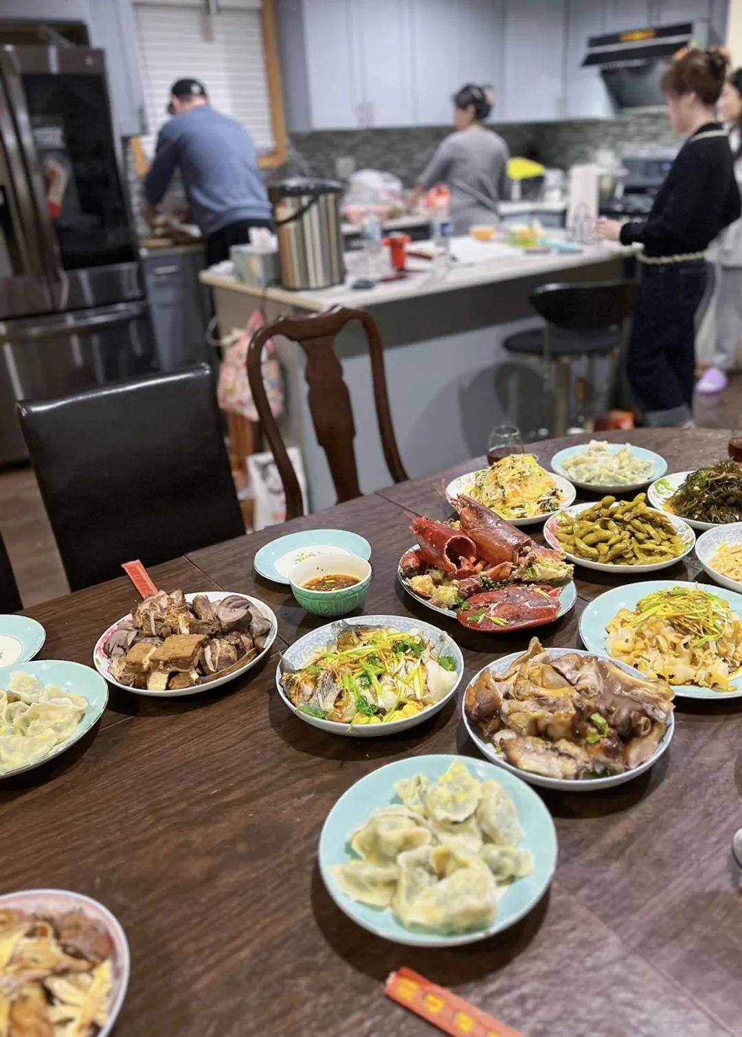 人到中年，不要到别人家串门，这是基本的人情世故！

1，这样既不去打扰别人，也不