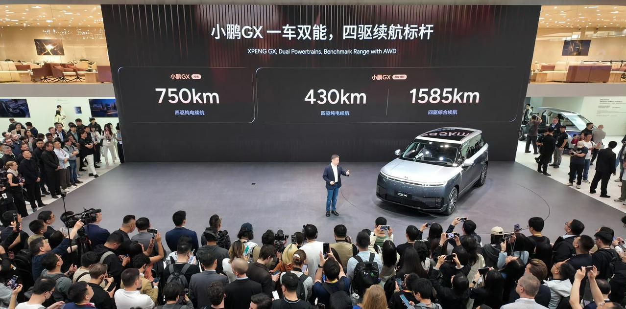 小鹏GX亮相北京车展，纯电版搭载110度大电池
昆仑云境双拼色实车
预售价39.