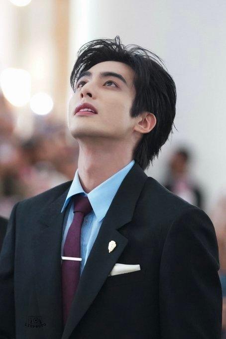 拜托宋威龙粉丝 请趾高气昂起来！！！
如果别家担长了这样一张帅🉐不分国界的脸