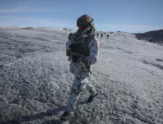 [路透社华盛顿14日]民调显示，支持特朗普总统收购格陵兰计划的美国人仅占17%。