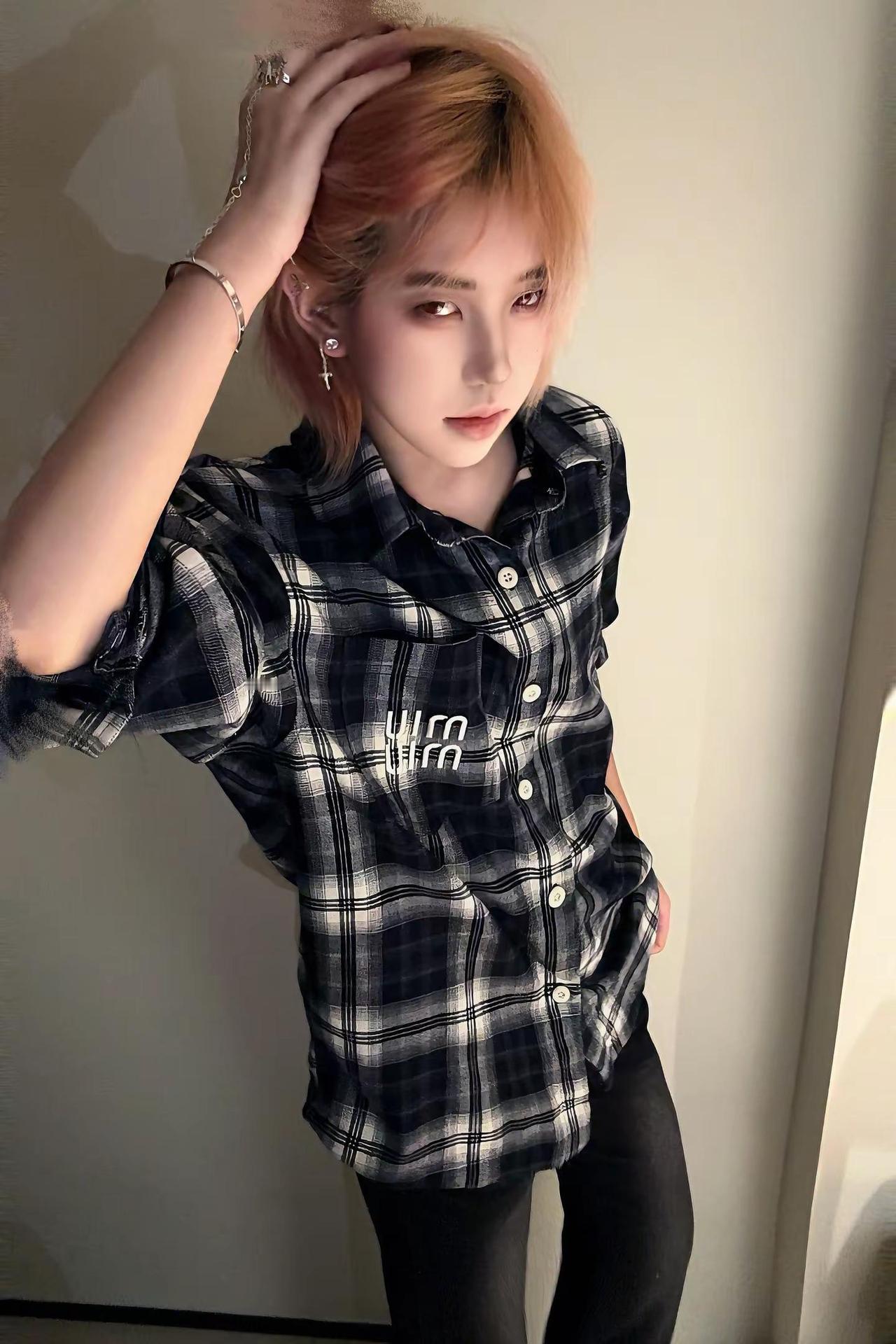 妻子的管教 我的荣耀妻子的巴掌 我的印章妻子的抓痕 我的勋章妻子的美貌 我的骄傲