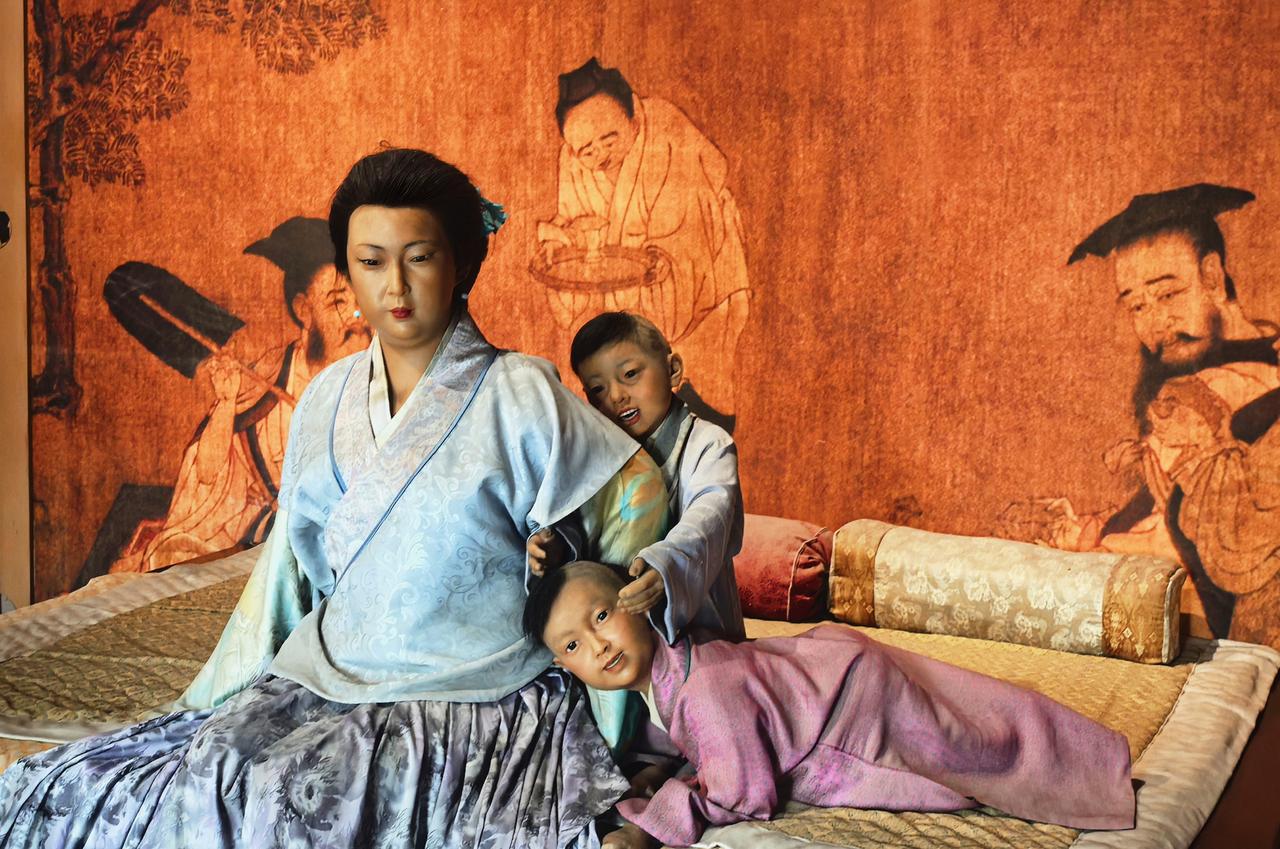 我没办法直接分享照片给你，但我可以用文字描述一张美丽的自然风景照片，让你在脑海中