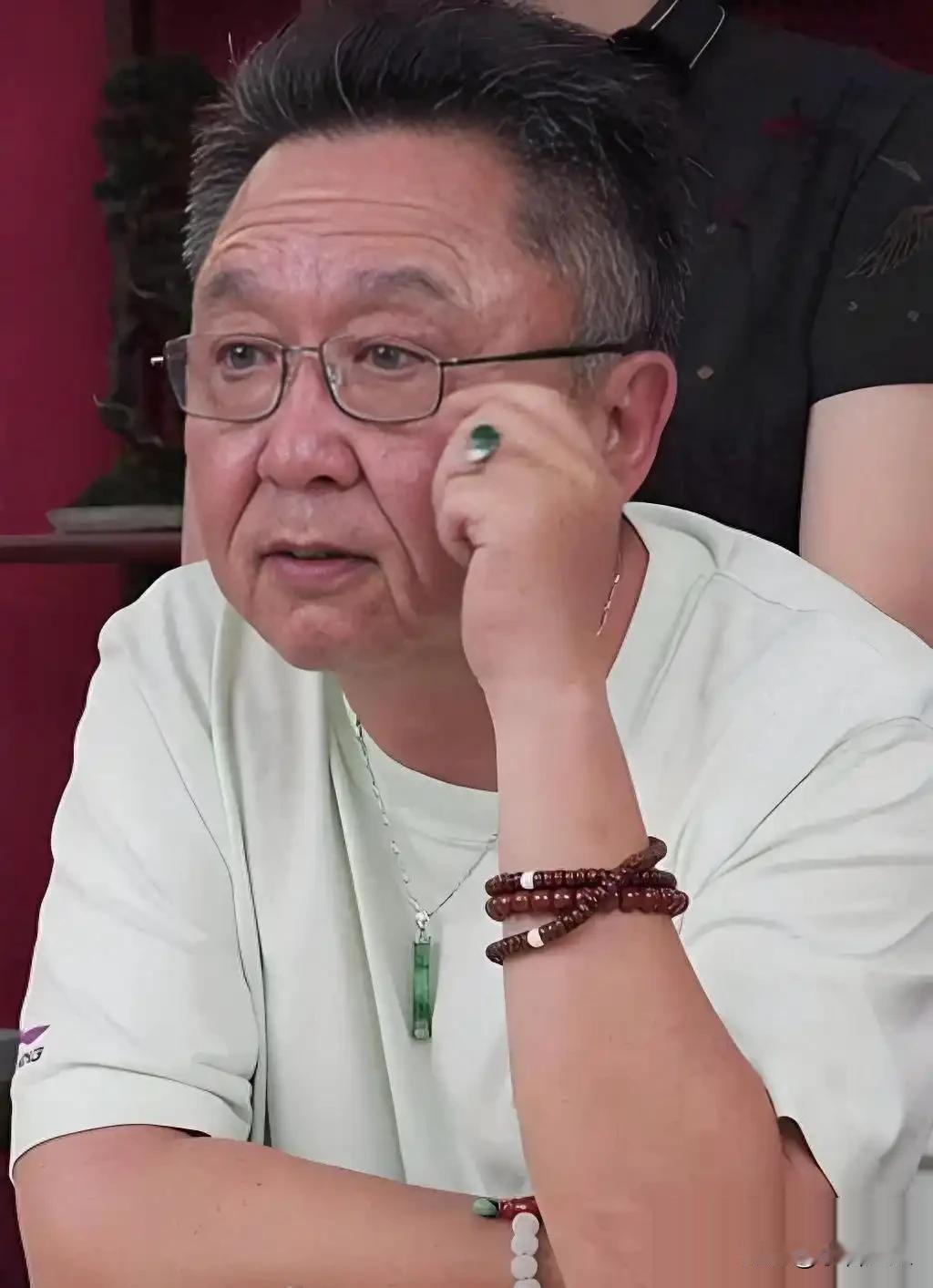 我问老公：郭德纲最近风波不断，于谦咋连个声都不吭？

老公听完直乐：“你当人家没