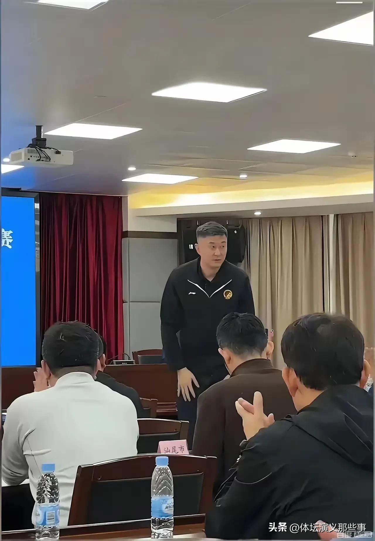 杜峰职务是水涨船高，广东男篮成绩却止步不前，这还是在伤员相继归队前提下，到底是杜