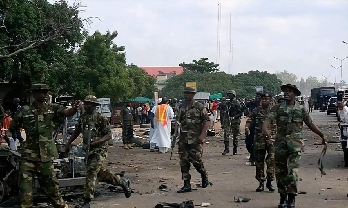 作为天天盯着东南亚文旅和政局的老观察员，看到阿努廷这下位速度，我真是惊得下巴都要