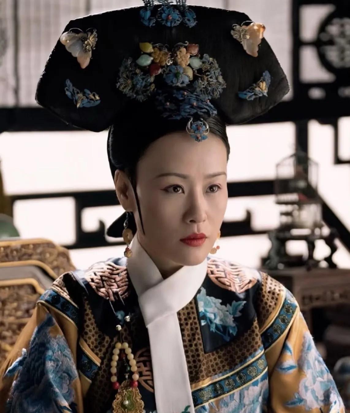 邬君梅透露丈夫已病逝。

邬君梅迎来60岁生日，独自在美国庆生的她发文公开了外籍