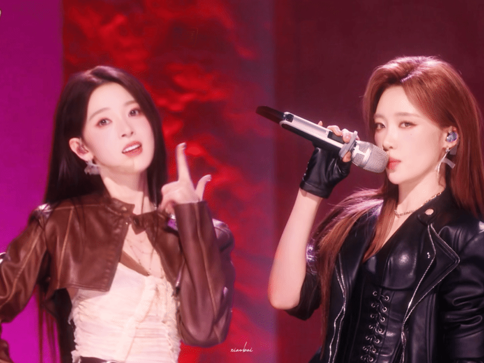 张月陈瑶 头发是彼此衣服的颜色什么叫美帝！！！看脸就是美帝 