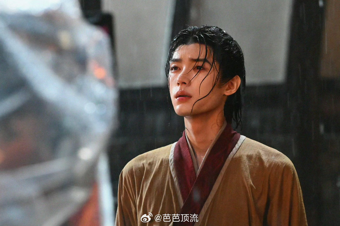 原来删哭戏是周翊然提出来的 主动放弃高光，这种“为角色让路”的觉悟，比演好一场哭