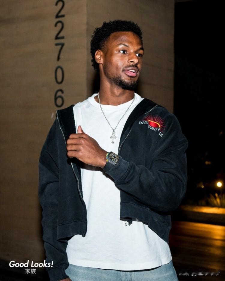 我爸的就是我的，布朗尼戴詹姆斯55万美元的名表！

近日，布朗尼的摄影师在社媒晒