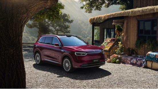 春游正当时！问界M7携7万权益开启踏青新体验
春风拂面，正是自驾出游的好时节！问