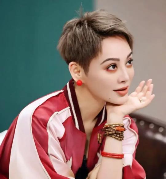 汪峰和宁静牵手的事，
最委屈的不是森林北，
也不是汪峰，而是宁静！原本自己的生日