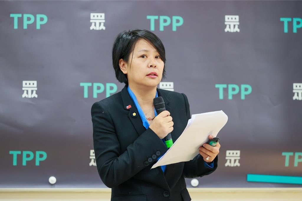 民众党白委李贞秀因为日前在直播中情绪溃堤，爆料新竹市长高虹安拿了创党主席柯文哲7