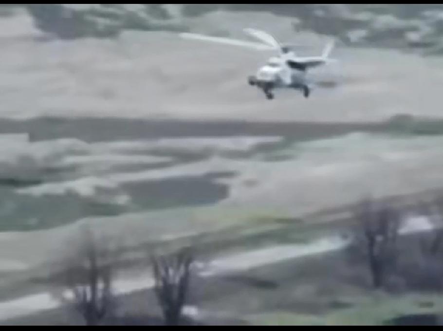 一架载有5人的俄罗斯米格——8直升机被乌克兰击落。
坏消息是：飞机把人家乌克兰土