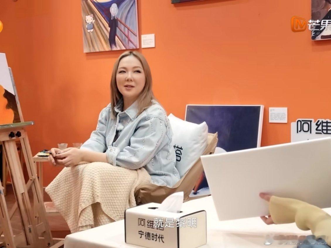 卫兰[超话]卫兰发文感谢黎明雷颂德卫兰这波发文，把 “知恩图报” 四个字焊在身上