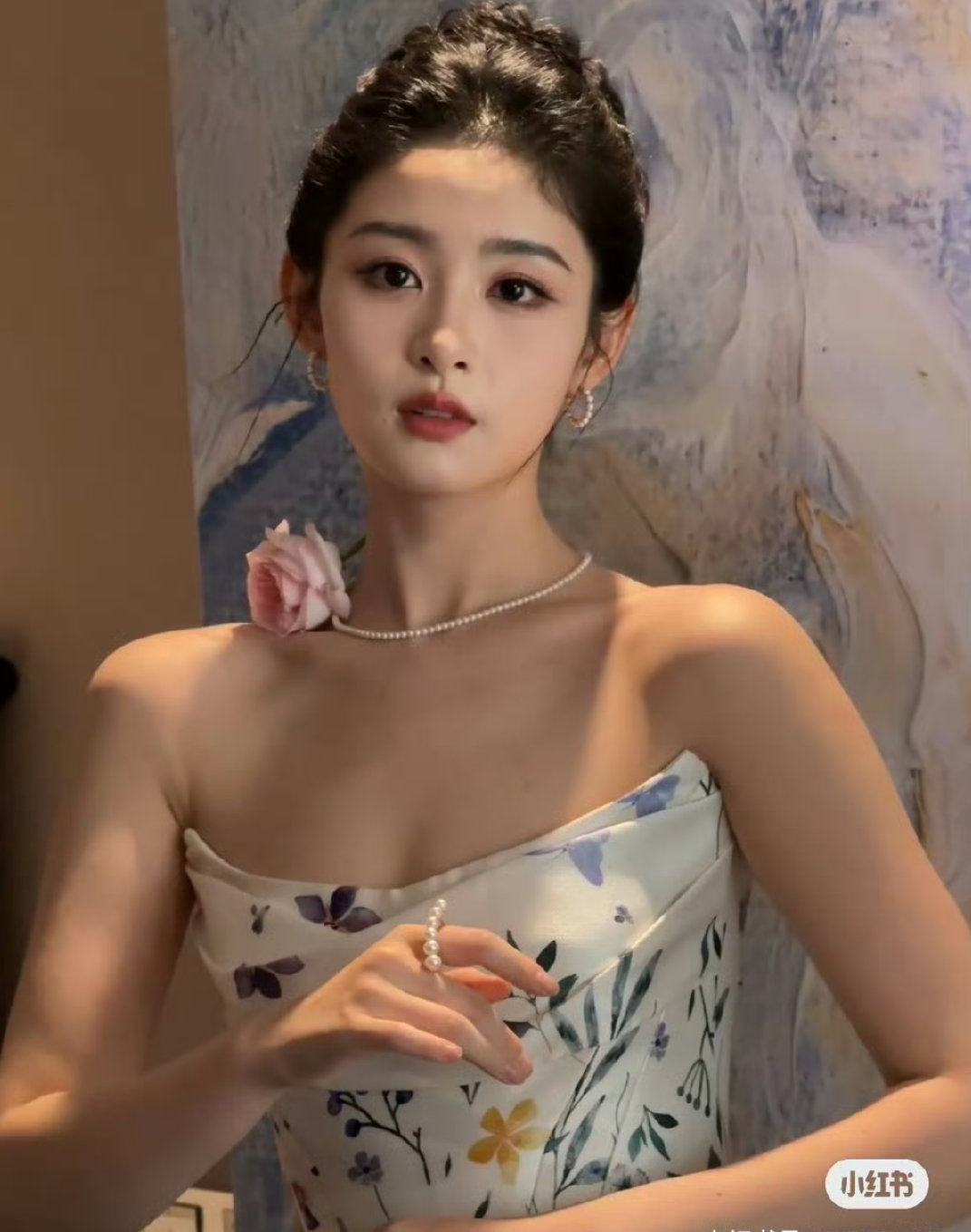 赵晴的妆造就像打通了任督二脉一样，好适合她 ​​​