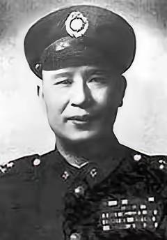 1940年，新四军女院长救了几百名国军，谁知国军归队时，一个副官却掏出手枪对准女