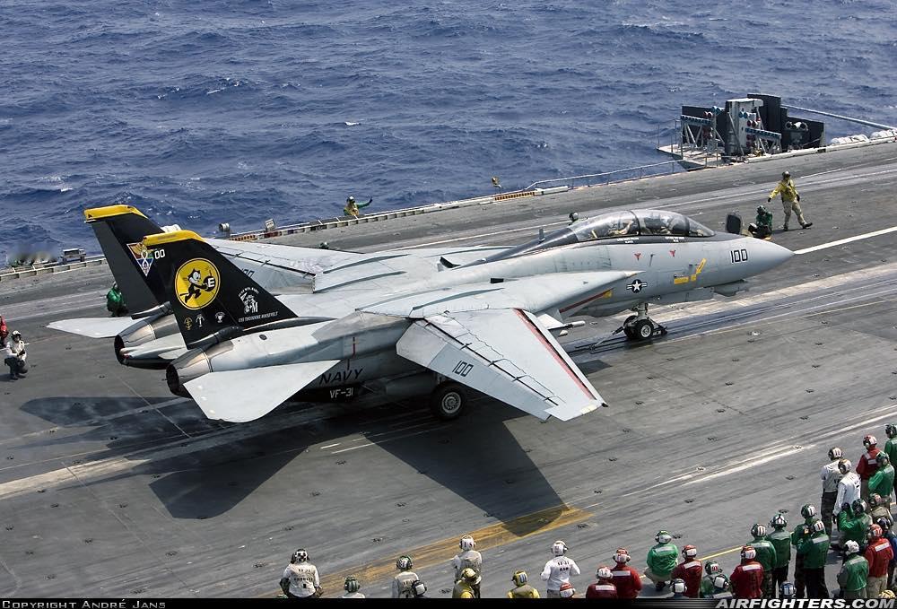 猫宁。2006年，等待出击的VF-31 Tomcatters菲力猫中队旗下F-1
